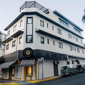 https://hotel-the-looking-glass.comcaribbean.com